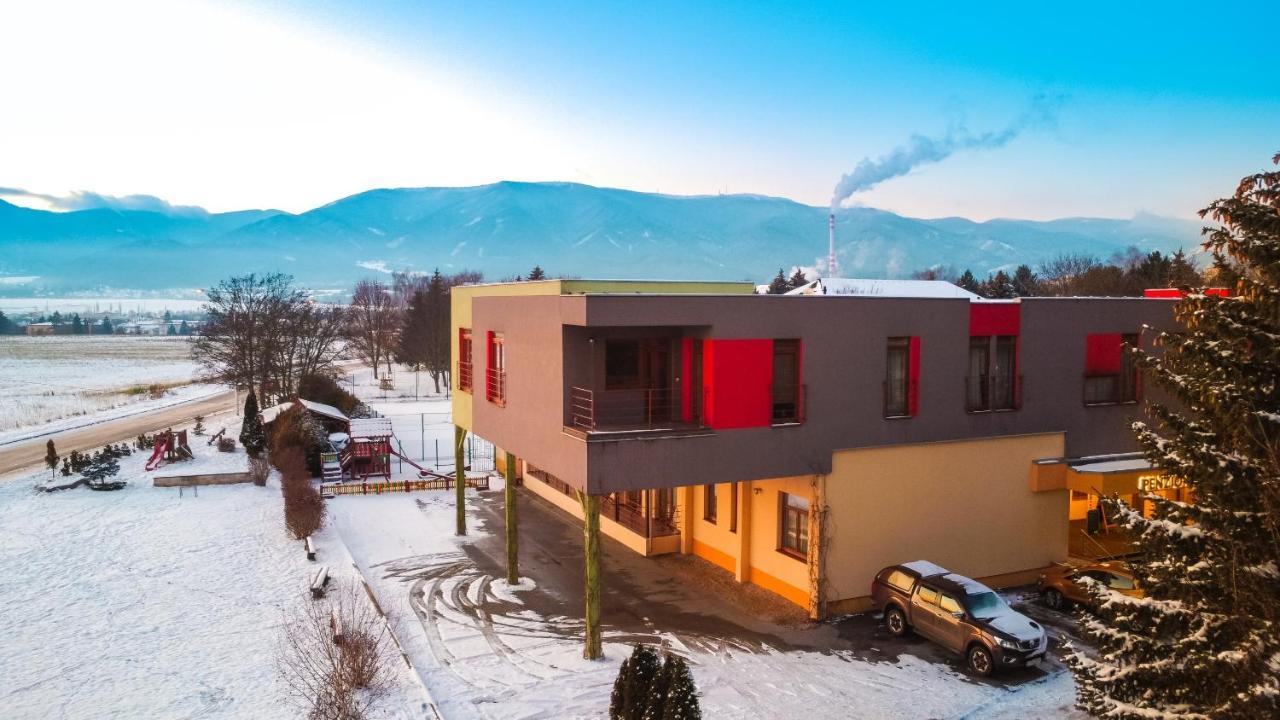Penzion Ladoven Skvela Kuchyna A Rodinna Atmosfera Мартин Экстерьер фото